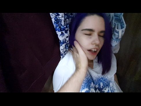 ❤️ Wedi dod o hyd i fy sis yn y closet a helpu ei cum ❤️❌ Fideo porn wrthon ni